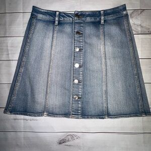 Denim Button-Front Skirt Size 4
Casual Wear Summer Lightweight Button Front